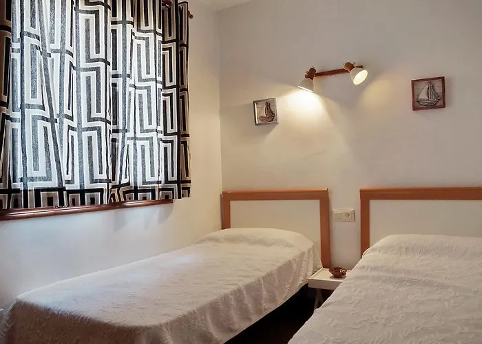 Adosado La Racona, Rotas De *